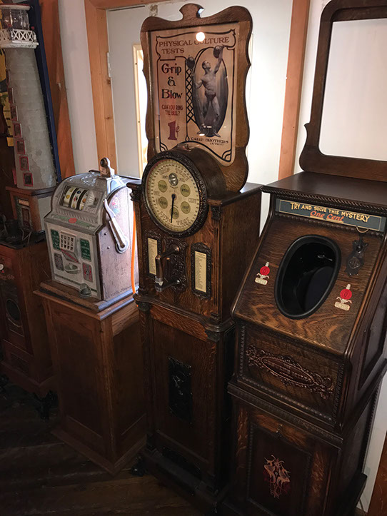 Caille Brothers 1904 Mascot Grip & Blow Arcade Machine